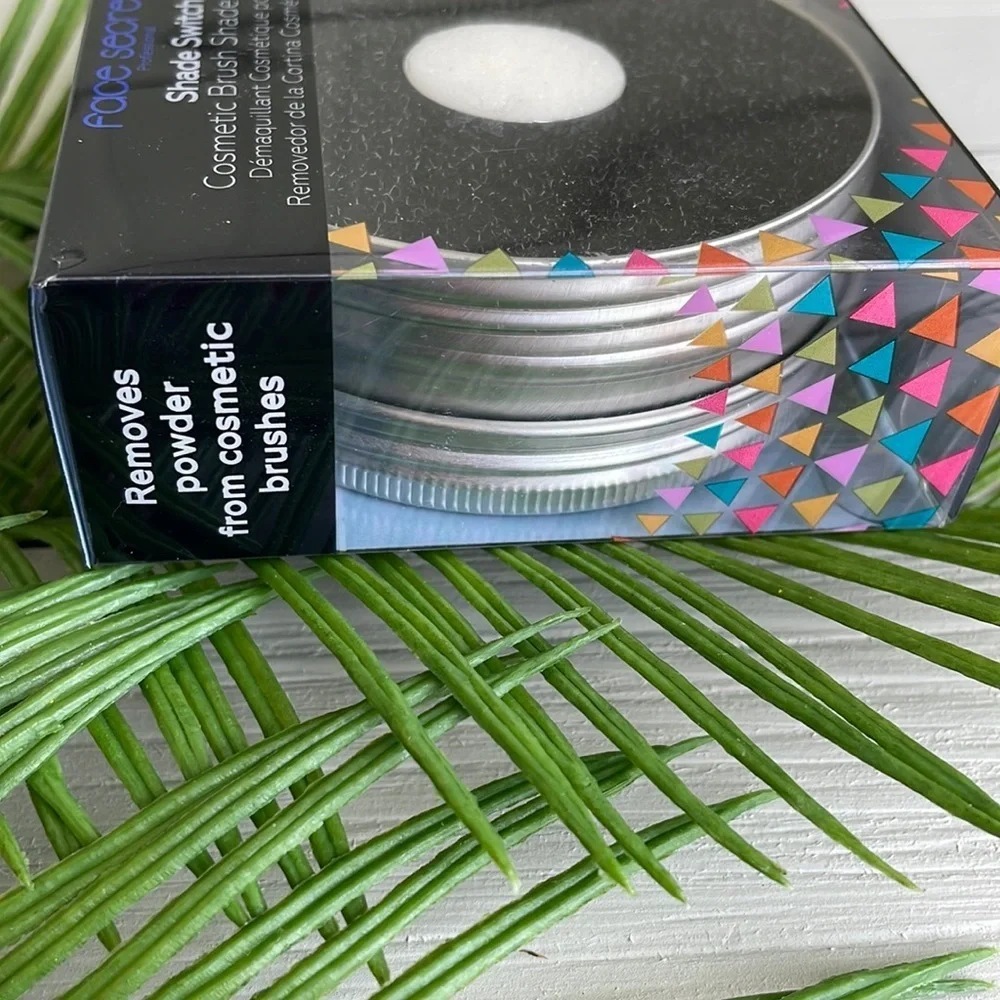 5️⃣ for 2️⃣5️⃣ NIB Shade Switch Eyeshadow Brush Cleaner